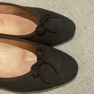 Chocolate brown suede Chanel flats size 38